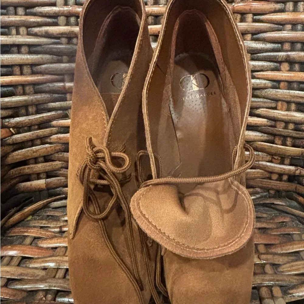 Kelsi Dagger Fanetta Women's Size 8 Brown Suede Wedge Ankle Lace Up
